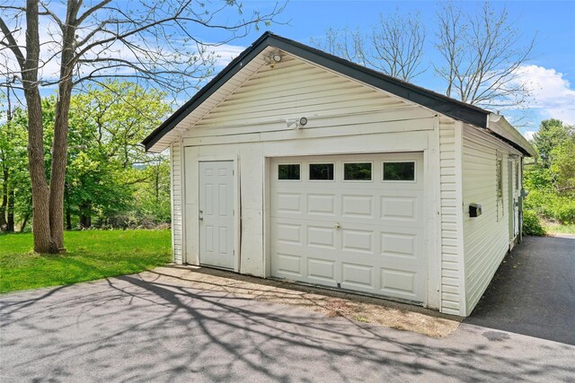 180-184 Pine Tree Rd, Monroe, NY 10950 - detached garage featuring driveway