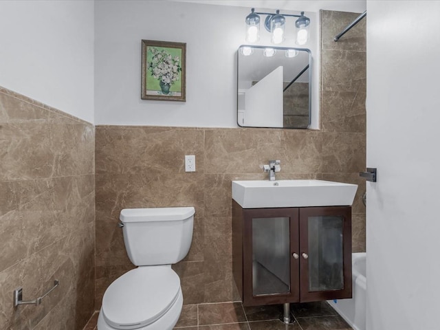 88-20 Parsons Blvd Unit 6D, Jamaica, NY 11432 - full bathroom featuring tile walls, toilet, vanity, and a shower