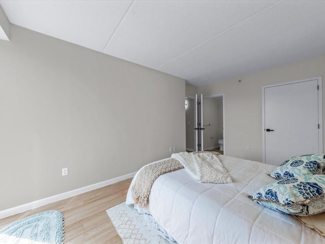 88-20 Parsons Blvd Unit 6D, Jamaica, NY 11432 - bedroom featuring light wood-type flooring, baseboards, and ensuite bath