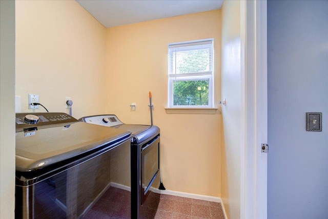 7 Cambridge Cir, Monroe, NY 10950 - laundry room with independent washer and dryer and baseboards