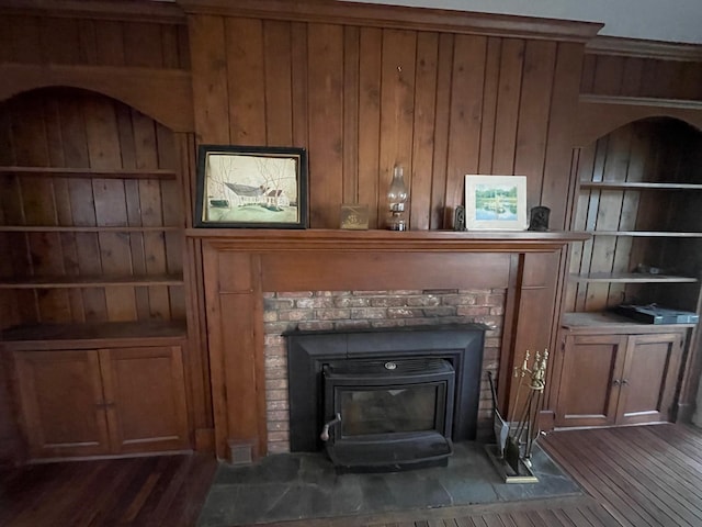 1015 Knollwood Ln, Mattituck, NY 11952 - detailed view of wood walls, wood finished floors, and built in shelves