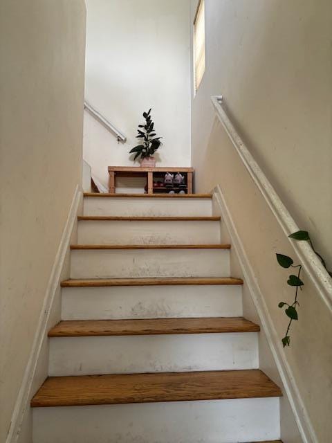 459 Monroe Blvd, Long Beach, NY 11561 - view of stairs