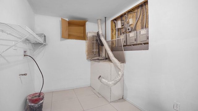 907 Clarence Ave, Bronx, NY 10465 - clothes washing area with hookup for a washing machine, baseboards, and tile patterned floors