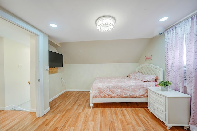 bedroom featuring lofted ceiling, light wood finished floors, baseboards, and recessed lighting