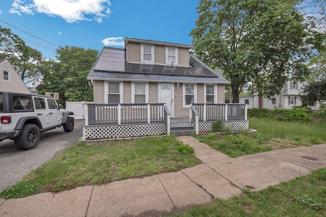 253 N 3rd Ave, Bay Shore, NY 11706 - view of front facade with a porch