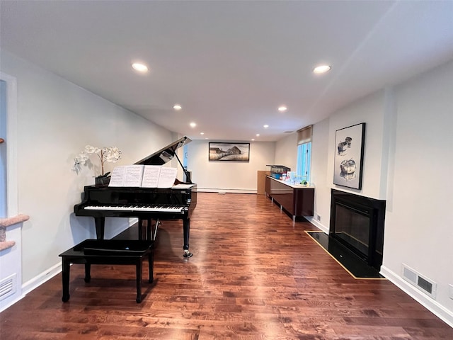 sitting room featuring wood finished floors, recessed lighting, a glass covered fireplace, and baseboards