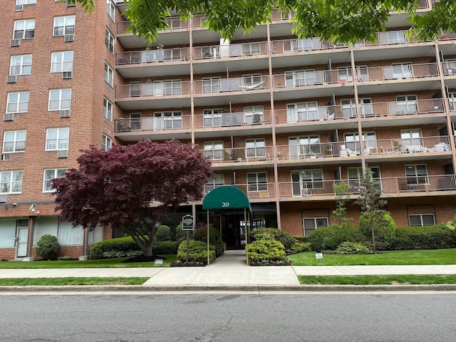 20 Wendell St Unit 9E, Hempstead, NY 11550 - view of apartment building / complex