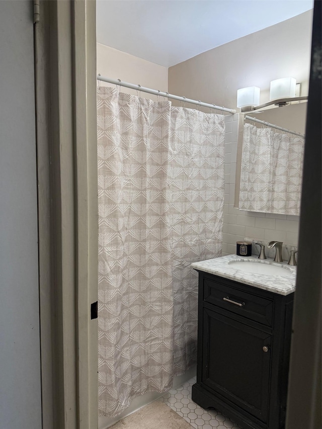 20 Wendell St Unit 9E, Hempstead, NY 11550 - full bath with tile walls and vanity