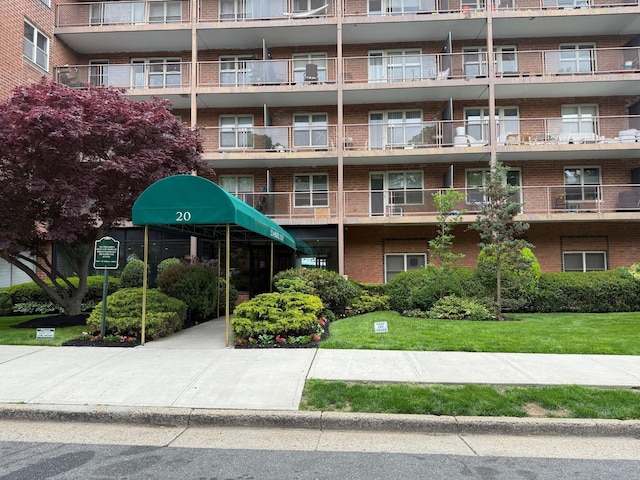 20 Wendell St Unit 9E, Hempstead, NY 11550 - view of apartment building / complex