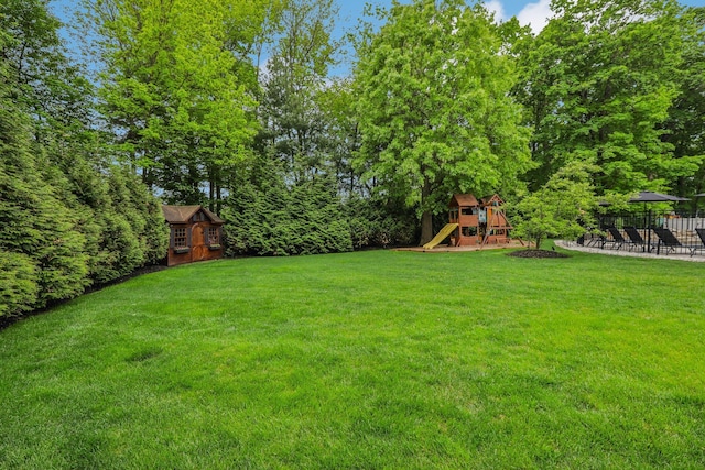 6 Murphy Ct, Blauvelt, NY 10913 - view of yard with a playground and an outbuilding