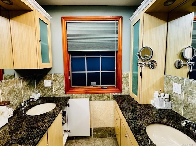 164-34 77th Ave, Fresh Meadows, NY 11366 - bathroom with two vanities and tasteful backsplash