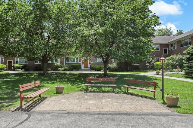 121 N Broadway Unit 22F, White Plains, NY 10603 - view of property's community featuring a lawn