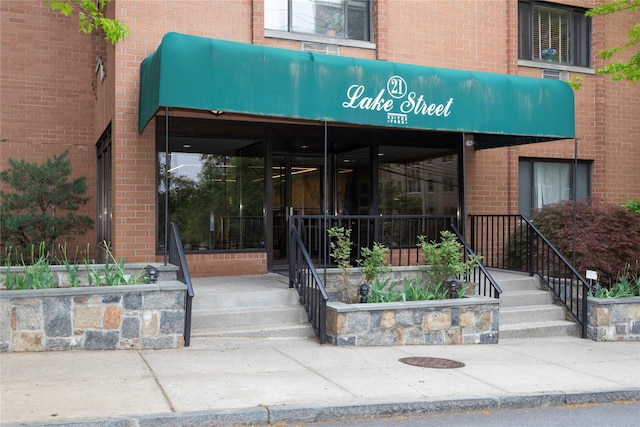 21 Lake St Unit 2J, White Plains, NY 10603 - view of building exterior