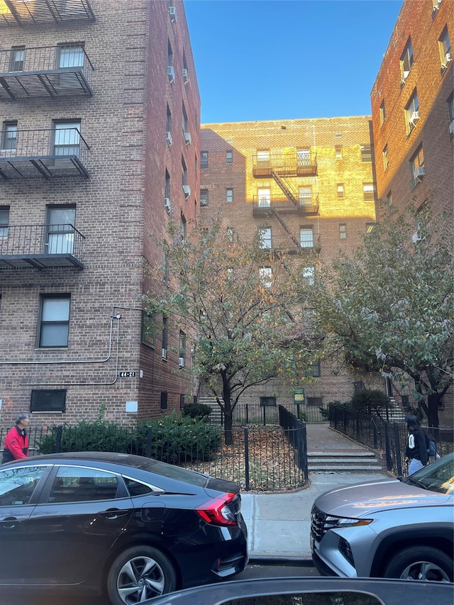 view of apartment building / complex