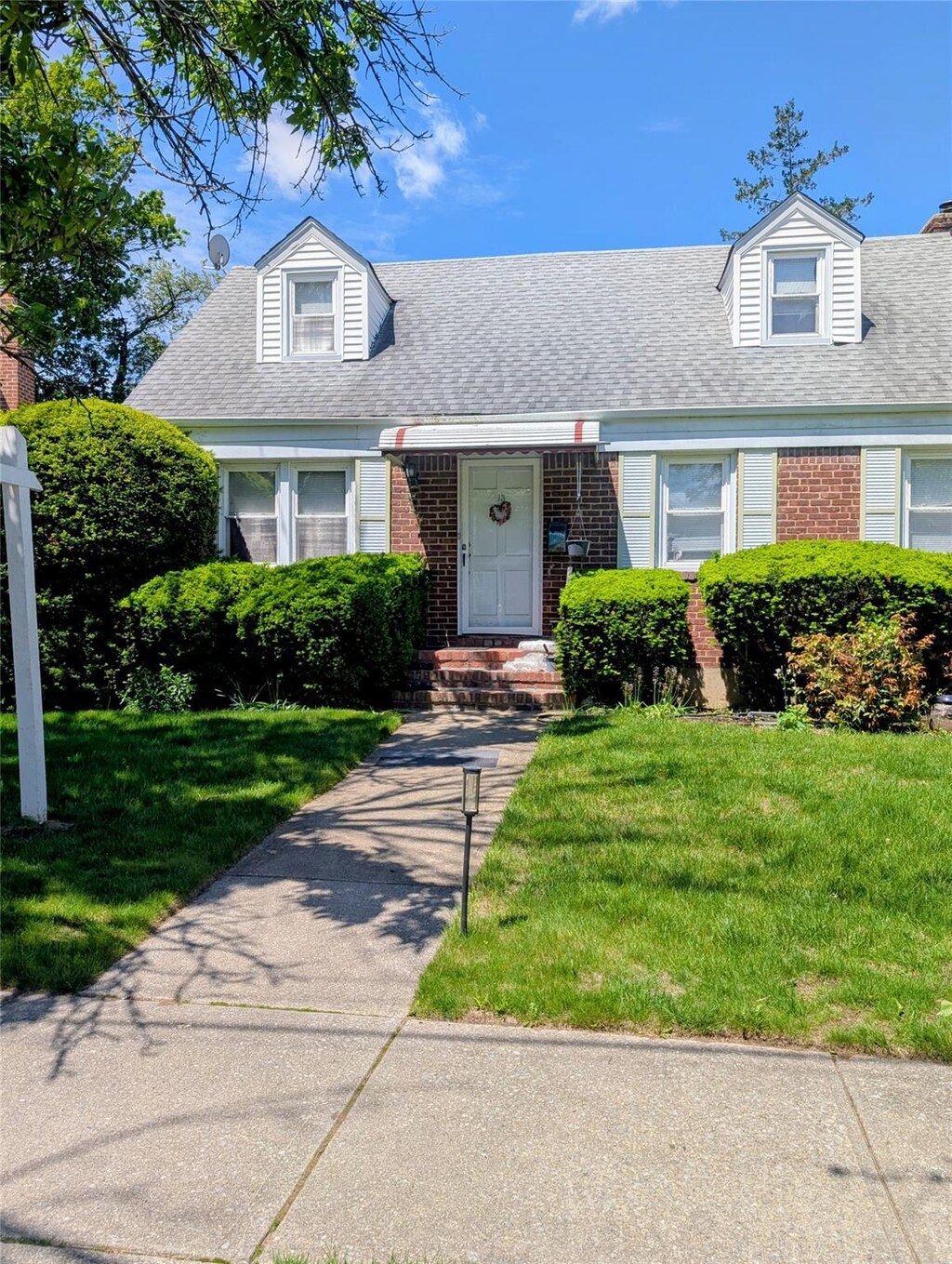 13 Surrey Ln, New Hyde Park, NY 11040 - photo 1