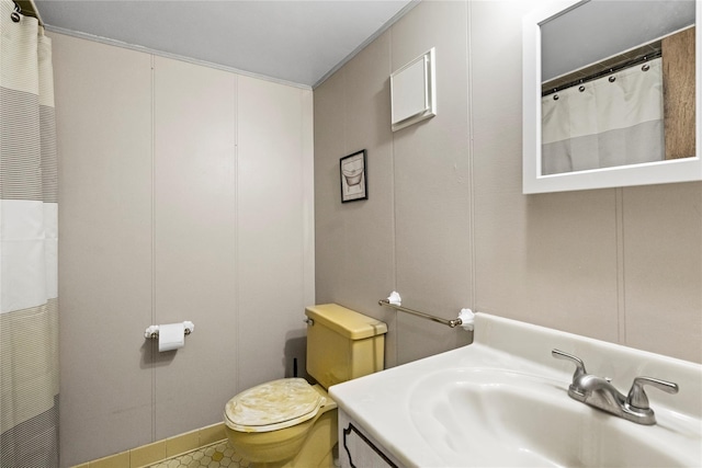 1544 Baldwin Blvd, Bay Shore, NY 11706 - bathroom featuring toilet, a decorative wall, a heating unit, vanity, and a shower with curtain