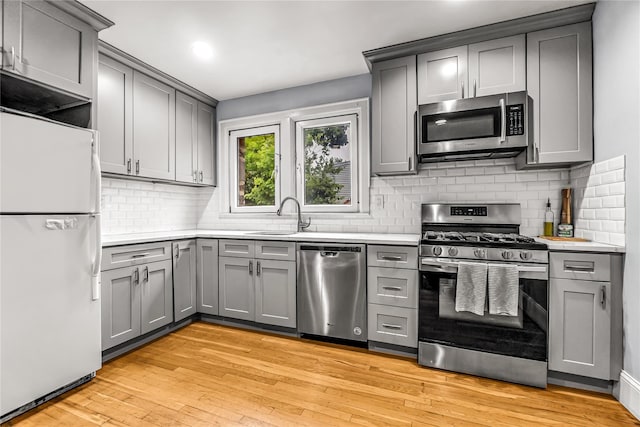 16 Rollhaus Pl, Port Chester, NY 10573 - kitchen featuring stainless steel appliances, gray cabinets, a sink, and recessed lighting