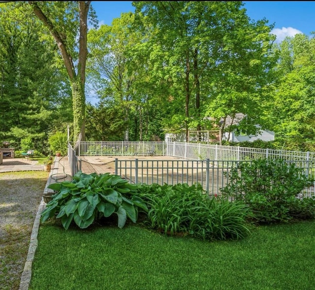110 Red Spring Ln, Glen Cove, NY 11542 - view of yard