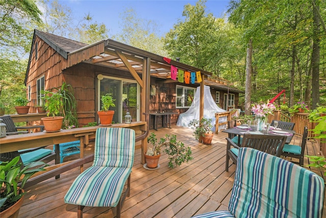 10 S Mountain Pond, Garrison, NY 10524 - deck with outdoor dining area