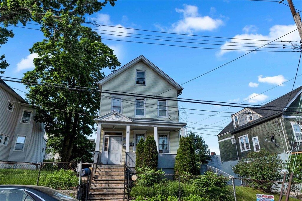 28 Grove St, Mount Vernon, NY 10550 - view of front of home with a fenced front yard and covered porch