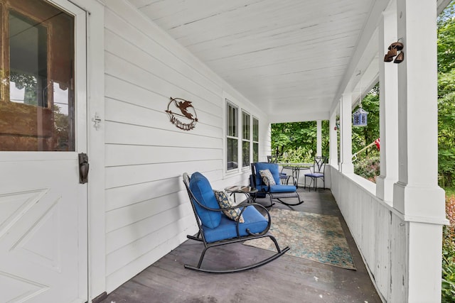 8 Townsend Blvd, Poughkeepsie, NY 12603 - view of covered porch