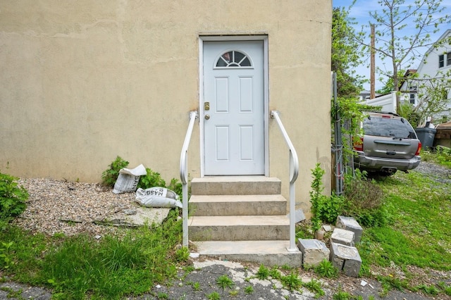 435 S Columbus Ave, Mount Vernon, NY 10553 - view of exterior entry with stucco siding
