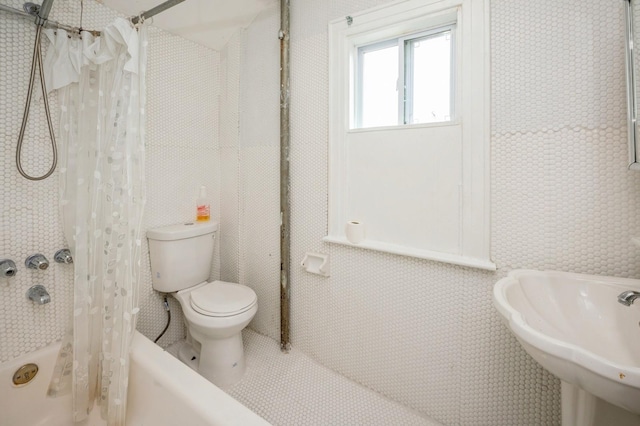 435 S Columbus Ave, Mount Vernon, NY 10553 - bathroom featuring toilet and shower / bath combo with shower curtain