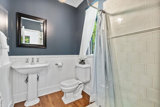 100 Mount Airy Rd S, Croton-On-Hudson, NY 10520 - bathroom featuring wood finished floors, curtained shower, toilet, a wainscoted wall, and baseboards