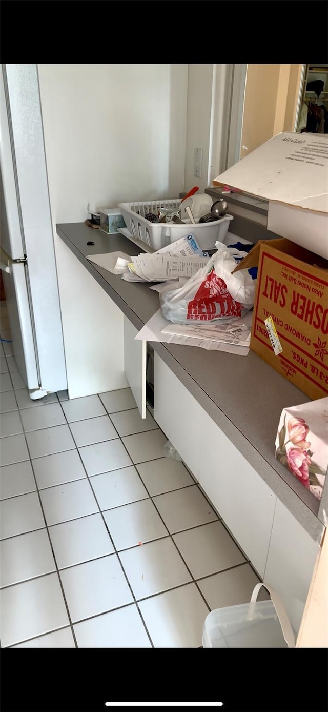 10 Ipswich Ave Unit 4M, Great Neck, NY 11021 - detailed view of freestanding refrigerator