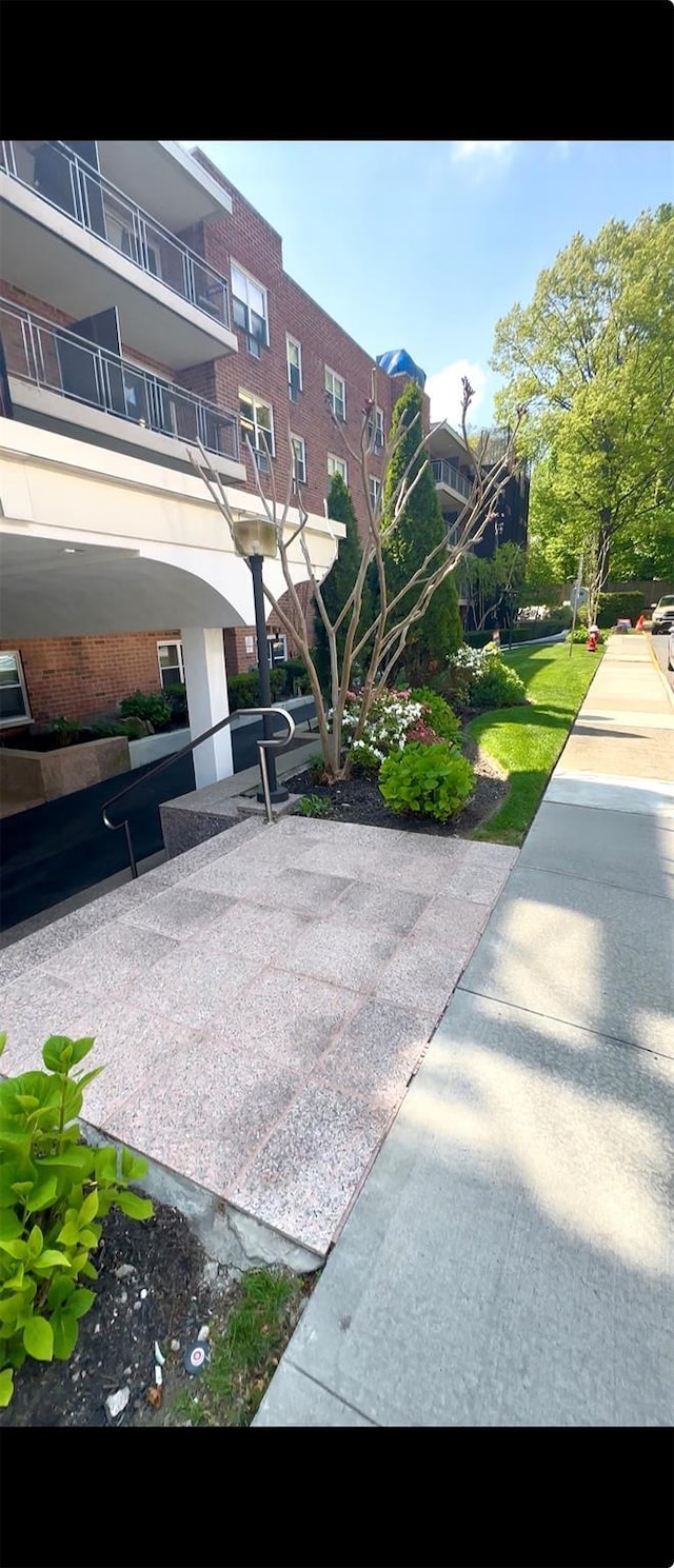 10 Ipswich Ave Unit 4M, Great Neck, NY 11021 - view of surrounding community