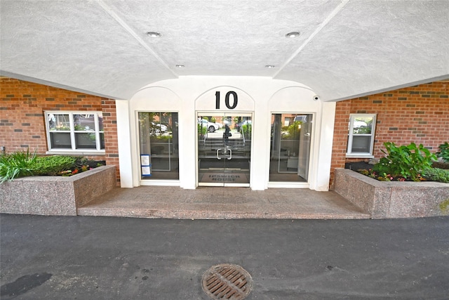10 Ipswich Ave Unit 4M, Great Neck, NY 11021 - doorway to property featuring brick siding and stucco siding