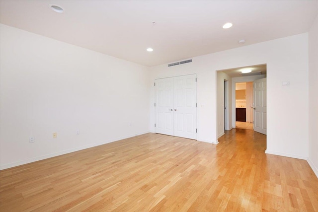 100 Harbor View Dr SW Unit 335, Port Washington, NY 11050 - unfurnished bedroom featuring light wood-type flooring, recessed lighting, baseboards, and a closet