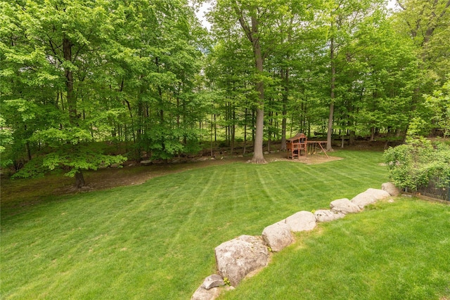 9 Golf Course Dr, Suffern, NY 10901 - view of green lawn