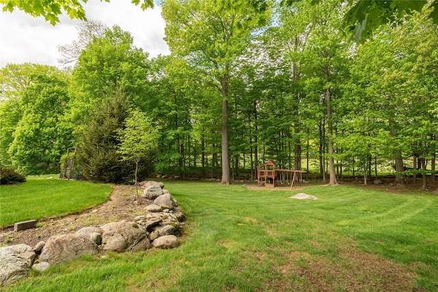 9 Golf Course Dr, Suffern, NY 10901 - view of green lawn