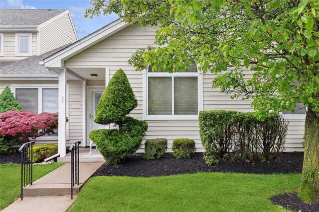 552 Birchwood Park Dr, Middle Island, NY 11953 - view of front of property featuring a front lawn and a shingled roof