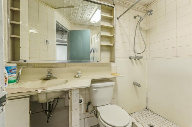 171 Hale Ave, Brooklyn, NY 11208 - bathroom featuring a sink, tiled shower, toilet, and tile walls