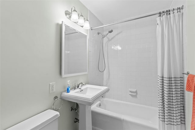 full bath with toilet and shower / tub combo with curtain