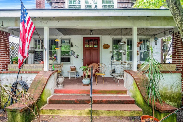 property entrance featuring a porch