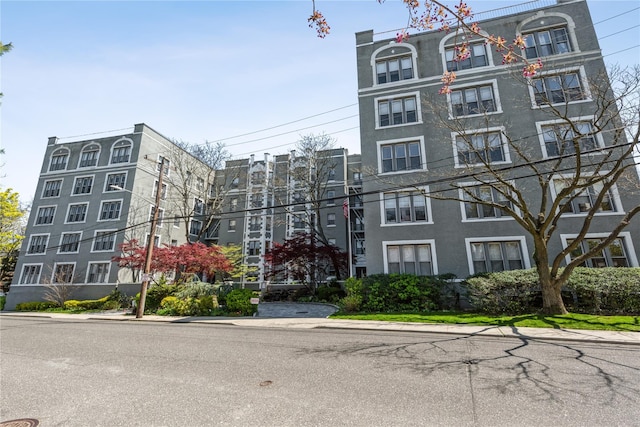 1175 E Broadway Unit 2J, Hewlett, NY 11557 - view of apartment building / complex