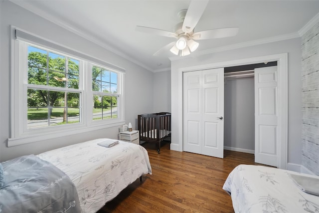 8 Clinton Ct, Monroe, NY 10950 - bedroom with wood finished floors, crown molding, a ceiling fan, baseboards, and a closet