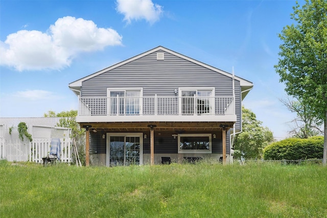 8 Clinton Ct, Monroe, NY 10950 - back of property with a balcony