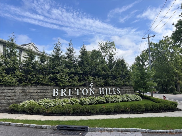 308 Breton Way Unit 308, Glen Cove, NY 11542 - view of community / neighborhood sign