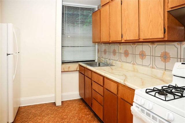 808 Bronx River Rd Unit 1A, Yonkers, NY 10708 - kitchen with white appliances, a sink, backsplash, and baseboards