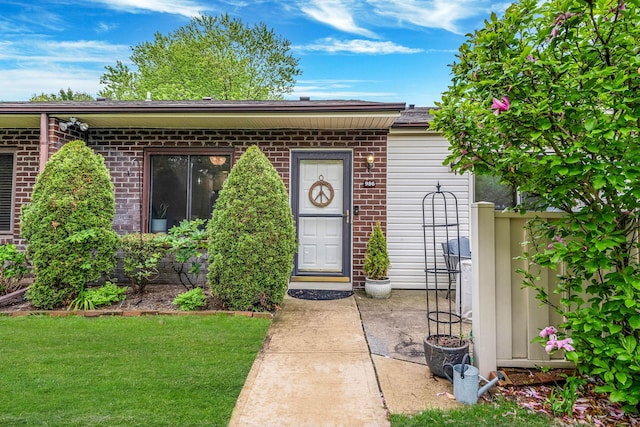 view of front of home with brick siding and a front yard