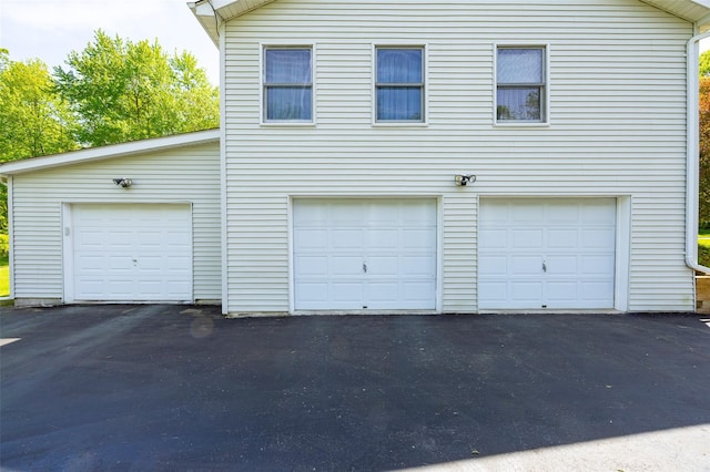 33 Roberts Rd, Wappingers Falls, NY 12590 - view of garage