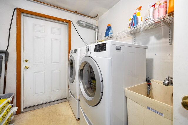 33 Roberts Rd, Wappingers Falls, NY 12590 - laundry room with washing machine and clothes dryer
