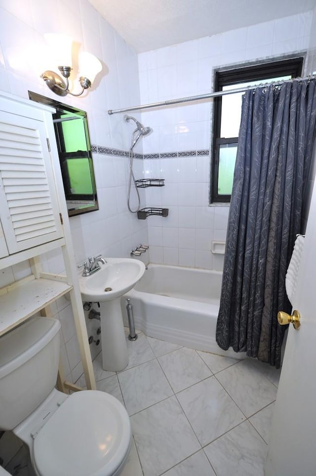 67 Rockledge Rd Unit 2A, Hartsdale, NY 10530 - bathroom with shower / tub combo with curtain, toilet, and tile walls