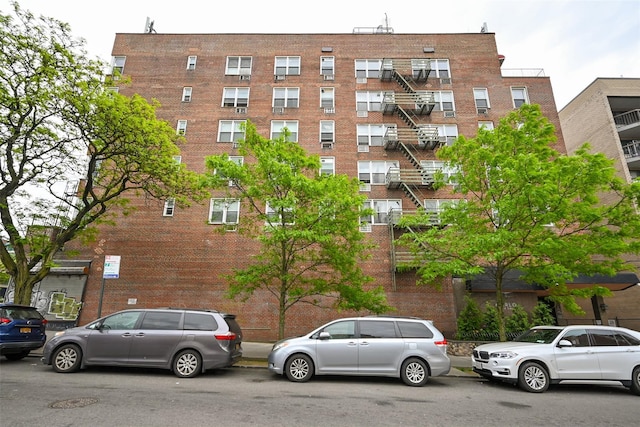 view of apartment building / complex