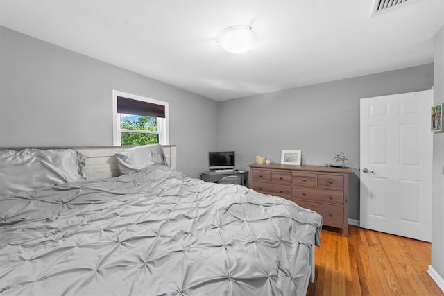 10 Ridge Rd, Cortlandt Manor, NY 10567 - bedroom with light wood-style floors