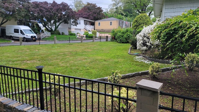 1 Cheshire Ln, Yonkers, NY 10710 - view of yard with a residential view